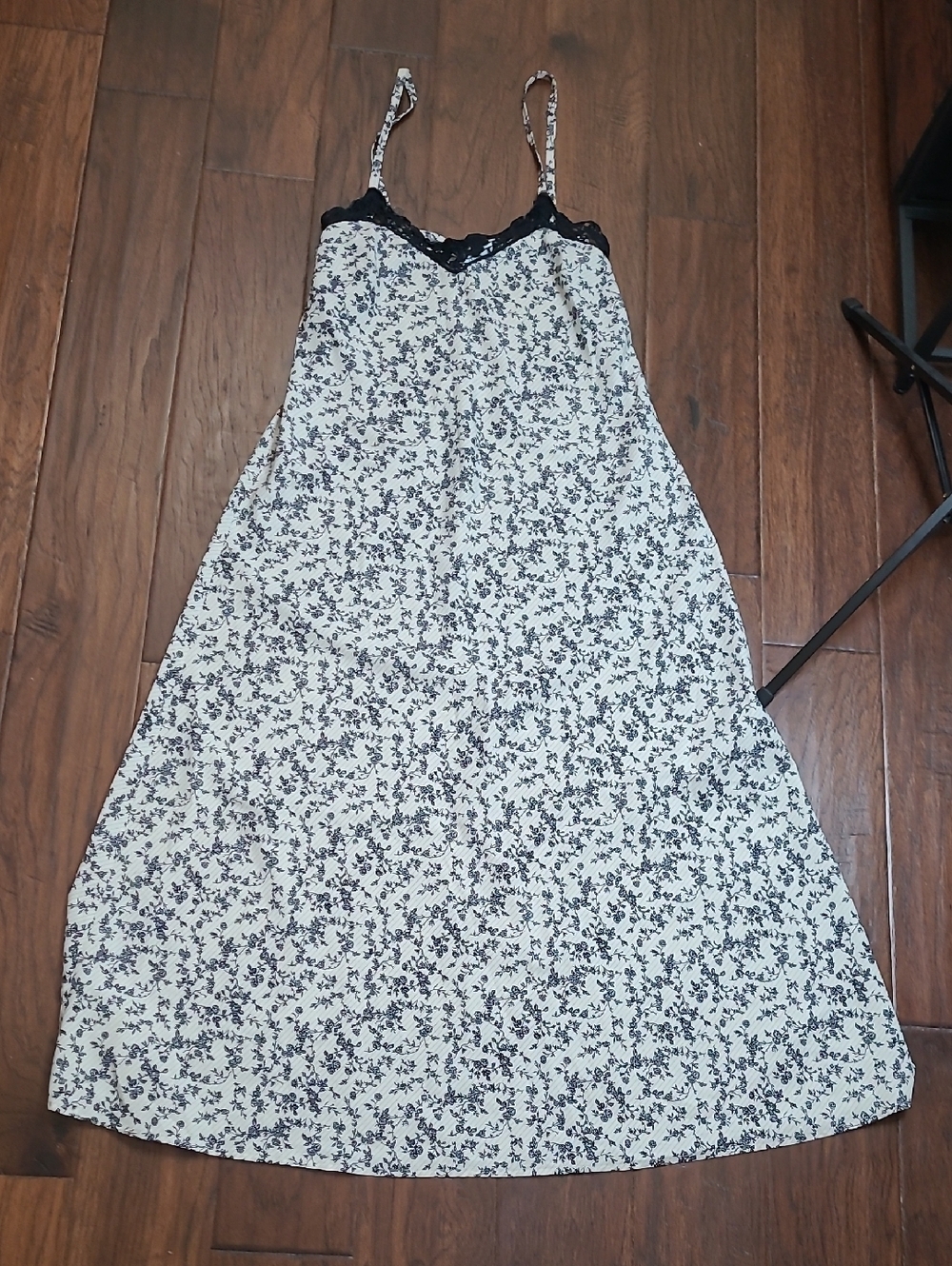 Madison Intimates Black & Cream Floral Striped Black Lace-Trim Night Gown size M
